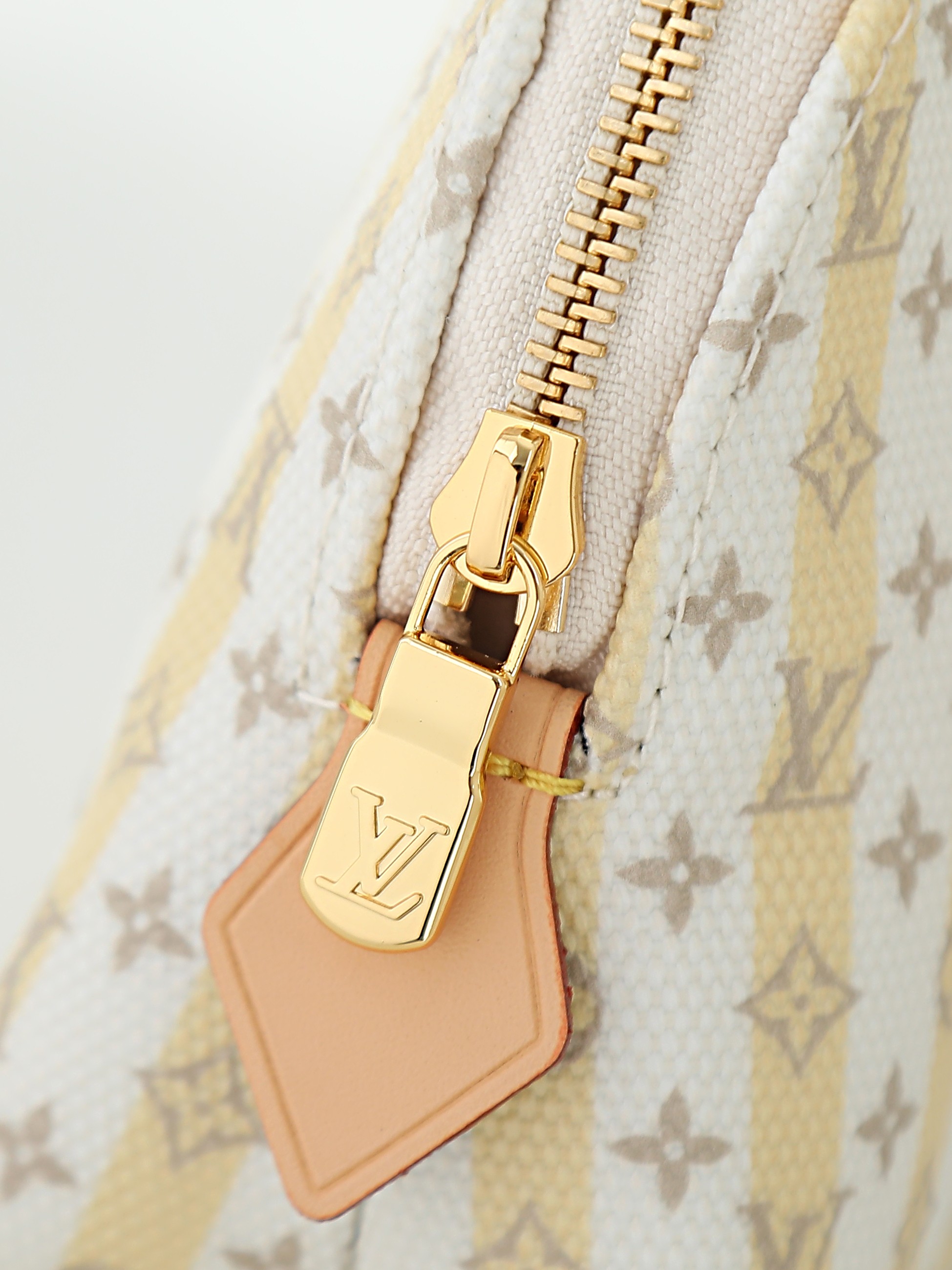 【顶级品质】M28679本款 Pochette Cosmétique 小号化妆包身披 LV StamP涂