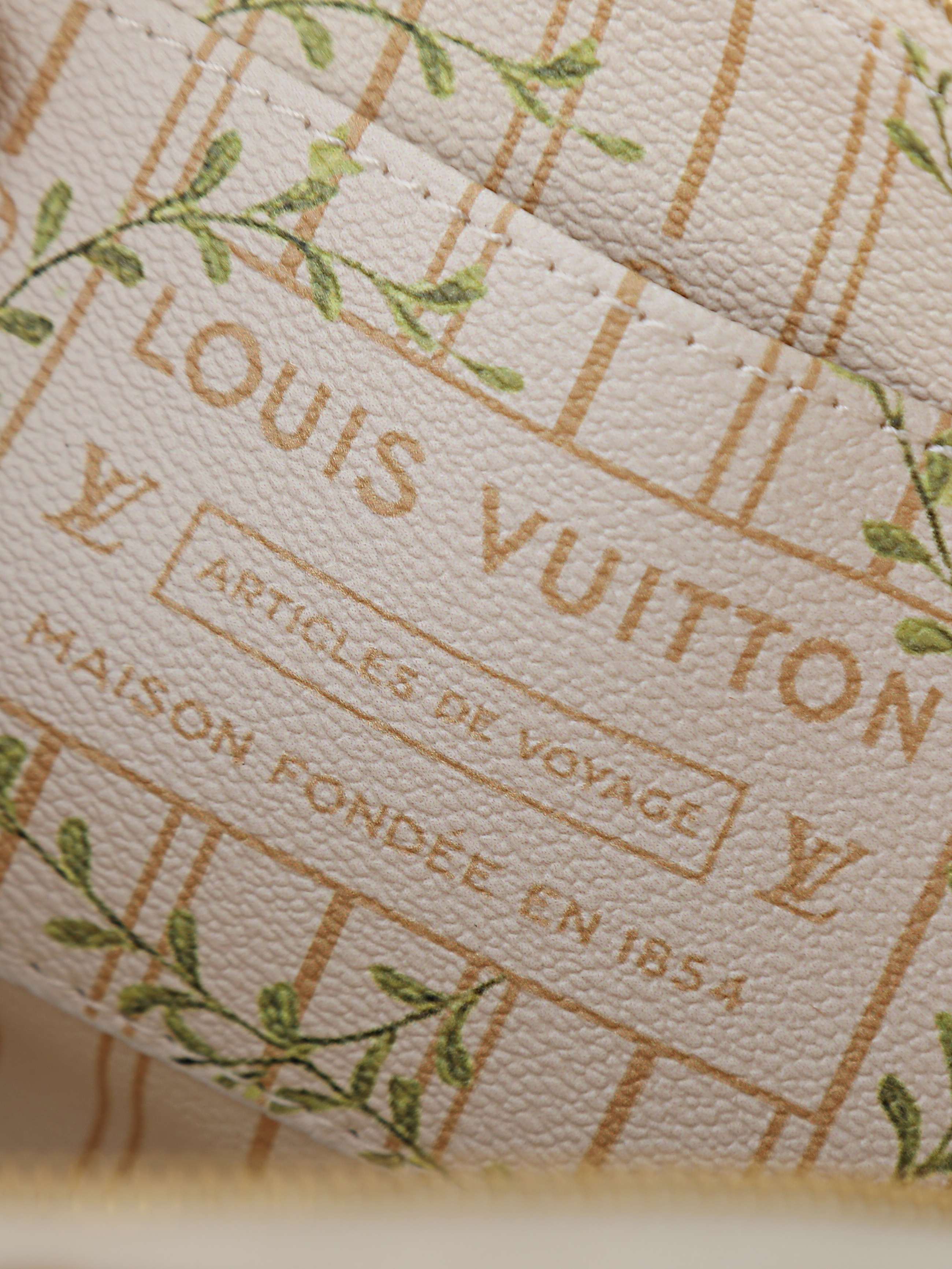 【顶级品质】M28679本款 Pochette Cosmétique 小号化妆包身披 LV StamP涂