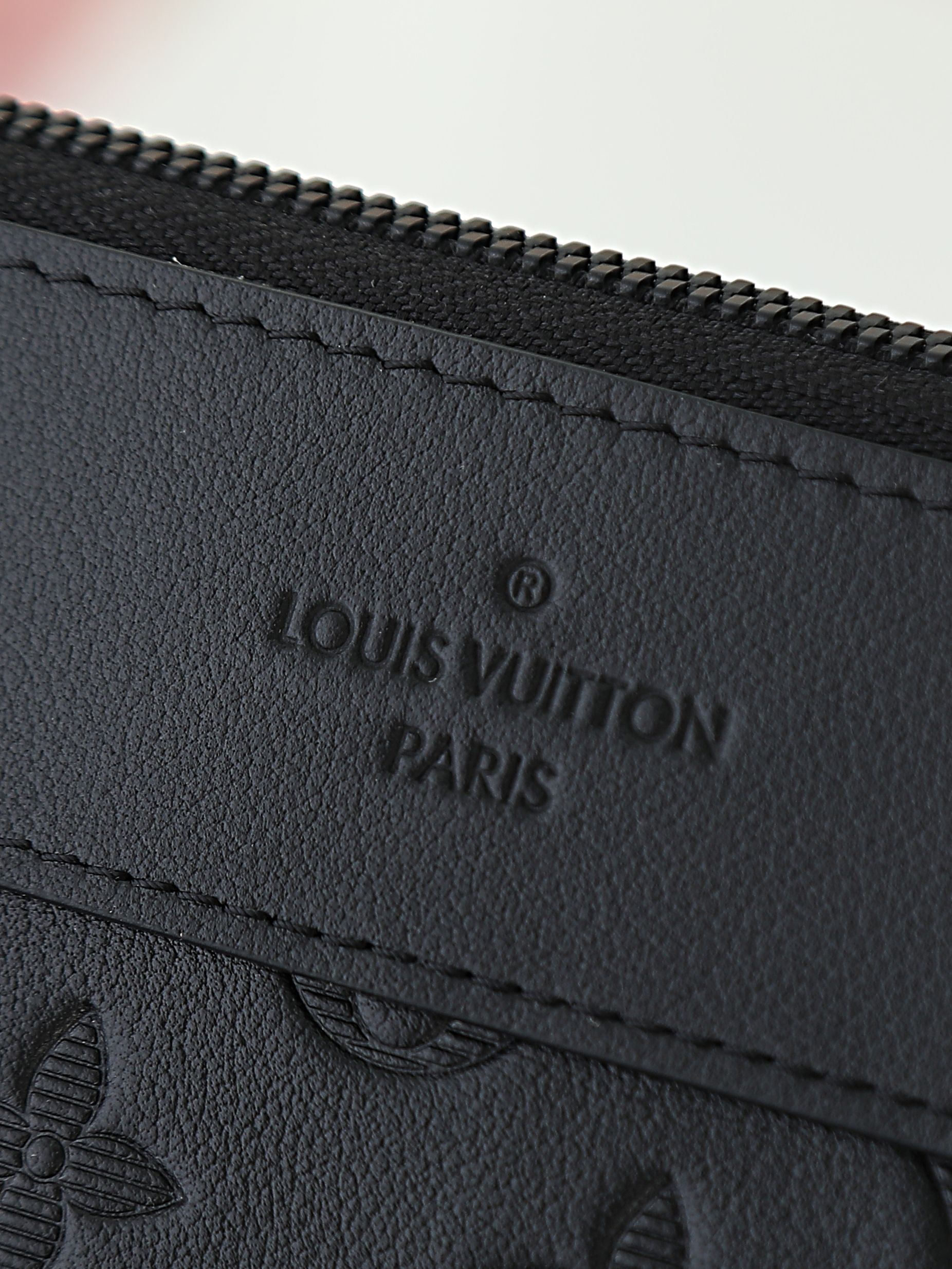 【顶级品质】M82545 黑压手包手拿包系列 pochette voyage souple 手拿包 po 【顶级品质】M82545 黑压手包手拿包系列 pochette voyage souple 手拿包 po