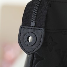 【顶级品质】M82545 黑压手包手拿包系列 pochette voyage souple 手拿包 po 【顶级品质】M82545 黑压手包手拿包系列 pochette voyage souple 手拿包 po