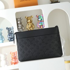 【顶级品质】M82545 黑压手包手拿包系列 pochette voyage souple 手拿包 po 【顶级品质】M82545 黑压手包手拿包系列 pochette voyage souple 手拿包 po