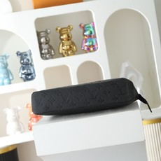 【顶级品质】M82545 黑压手包手拿包系列 pochette voyage souple 手拿包 po 【顶级品质】M82545 黑压手包手拿包系列 pochette voyage souple 手拿包 po
