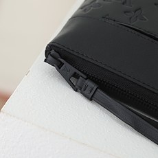 【顶级品质】M82545 黑压手包手拿包系列 pochette voyage souple 手拿包 po 【顶级品质】M82545 黑压手包手拿包系列 pochette voyage souple 手拿包 po