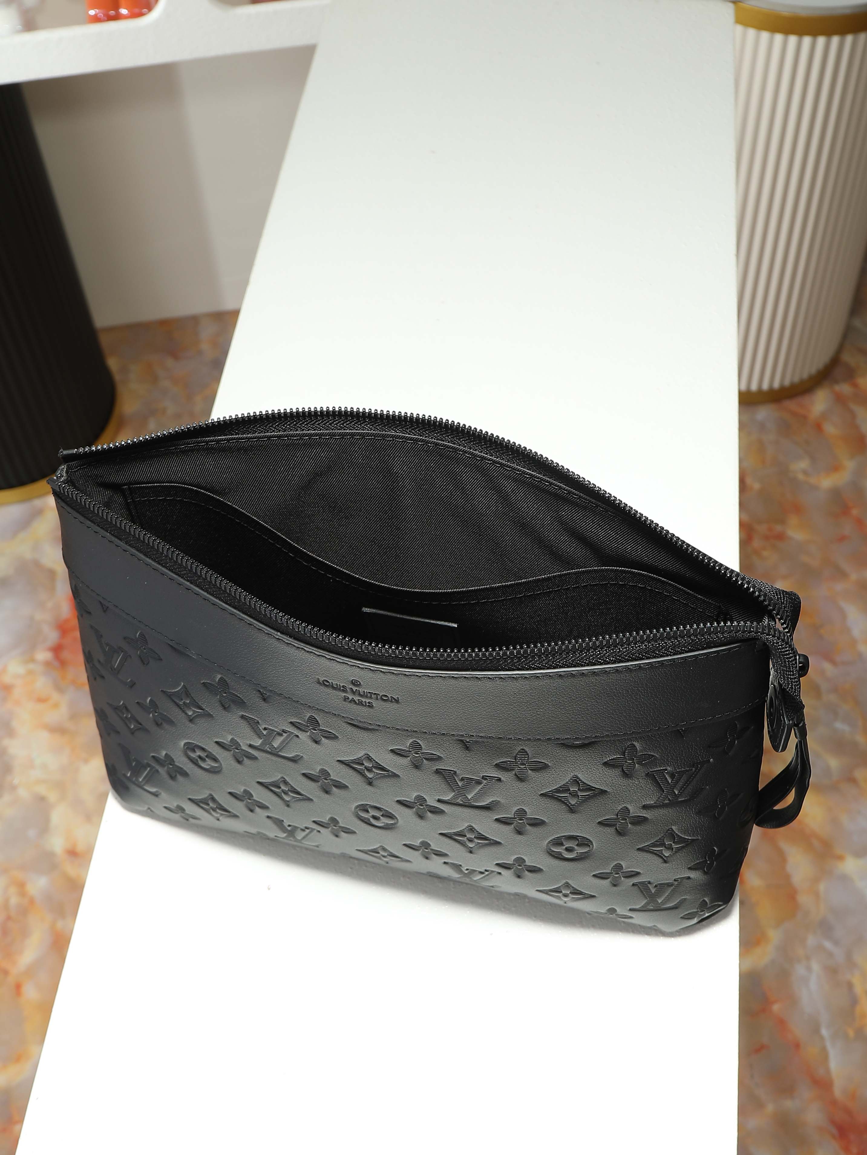 【顶级品质】M82545 黑压手包手拿包系列 pochette voyage souple 手拿包 po 【顶级品质】M82545 黑压手包手拿包系列 pochette voyage souple 手拿包 po