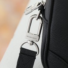 【顶级品质】M30939 十字纹POCHETTE KASAI 手拿包 这款Kasaï邮袋由Damier石 【顶级品质】M30939 十字纹POCHETTE KASAI 手拿包 这款Kasaï邮袋由Damier石