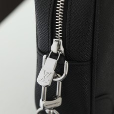 【顶级品质】M30939 十字纹POCHETTE KASAI 手拿包 这款Kasaï邮袋由Damier石 【顶级品质】M30939 十字纹POCHETTE KASAI 手拿包 这款Kasaï邮袋由Damier石