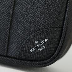【顶级品质】M30939 十字纹POCHETTE KASAI 手拿包 这款Kasaï邮袋由Damier石 【顶级品质】M30939 十字纹POCHETTE KASAI 手拿包 这款Kasaï邮袋由Damier石