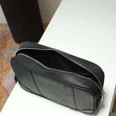 【顶级品质】M30939 十字纹POCHETTE KASAI 手拿包 这款Kasaï邮袋由Damier石 【顶级品质】M30939 十字纹POCHETTE KASAI 手拿包 这款Kasaï邮袋由Damier石