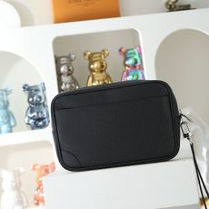 【顶级品质】M30939 十字纹POCHETTE KASAI 手拿包 这款Kasaï邮袋由Damier石 【顶级品质】M30939 十字纹POCHETTE KASAI 手拿包 这款Kasaï邮袋由Damier石