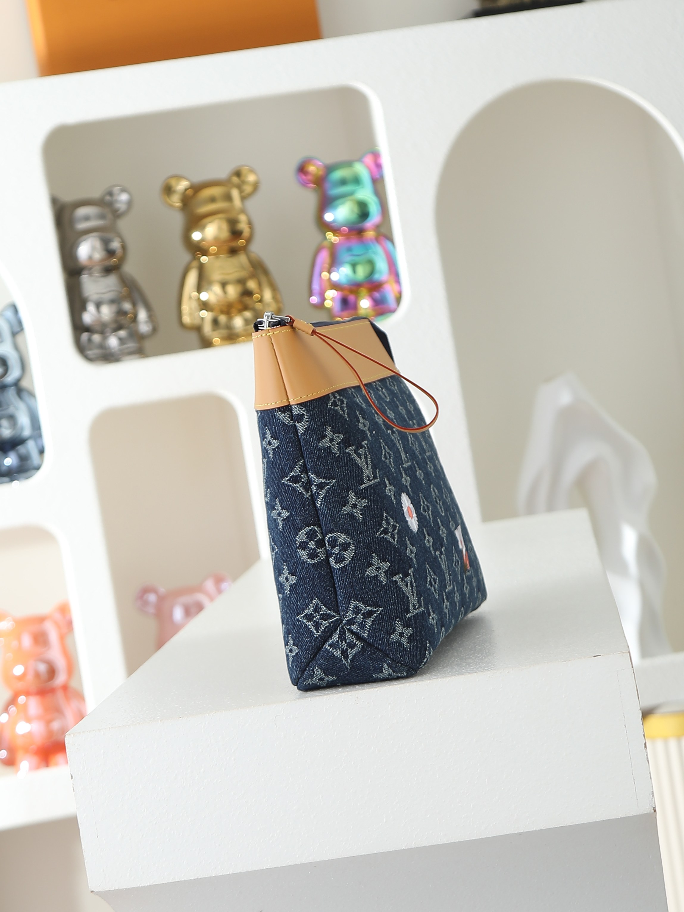 【顶级品质】M27559 牛仔本款 Pochette Voyage Souple 手拿包结合 Monog