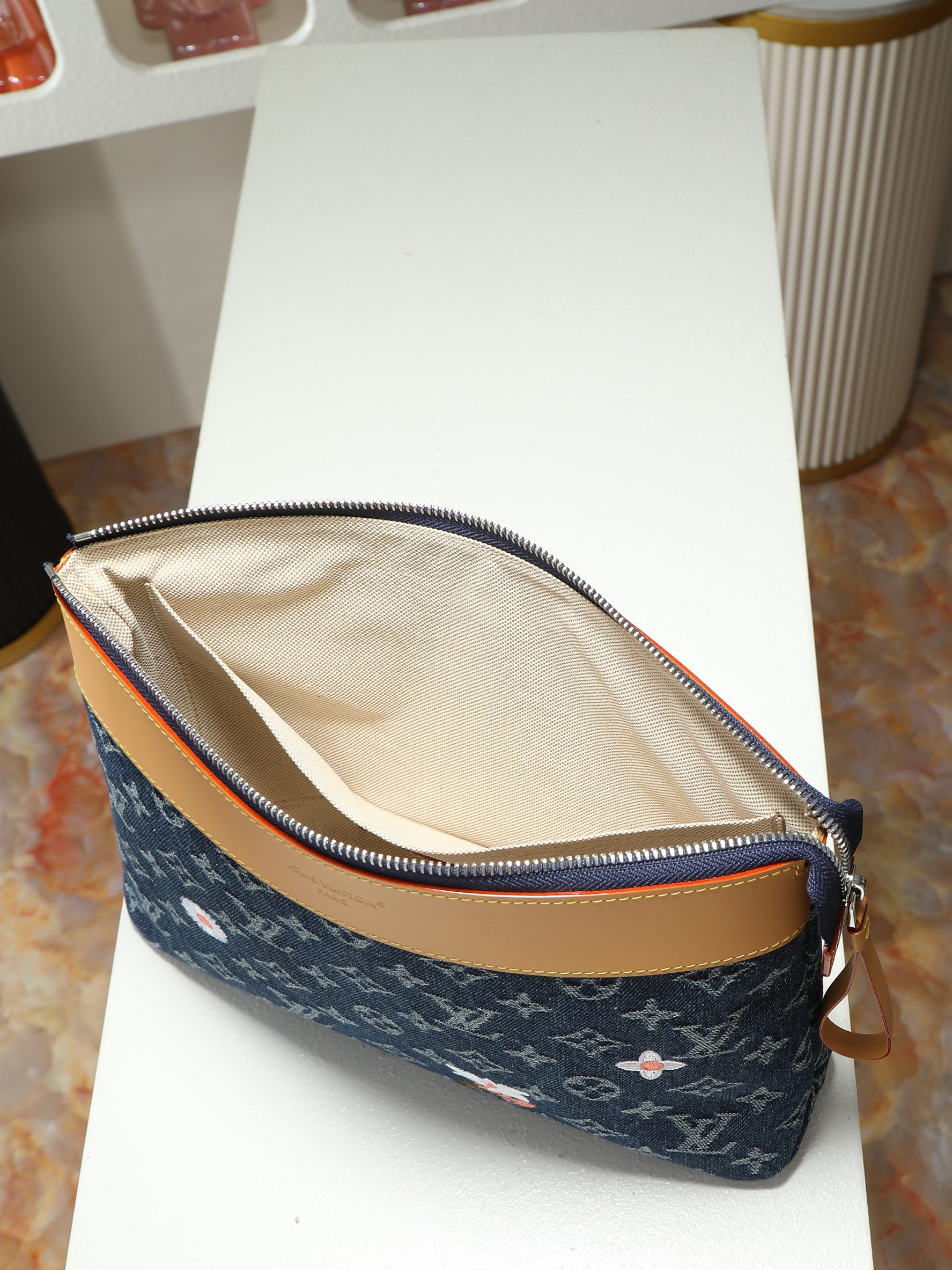 【顶级品质】M27559 牛仔本款 Pochette Voyage Souple 手拿包结合 Monog