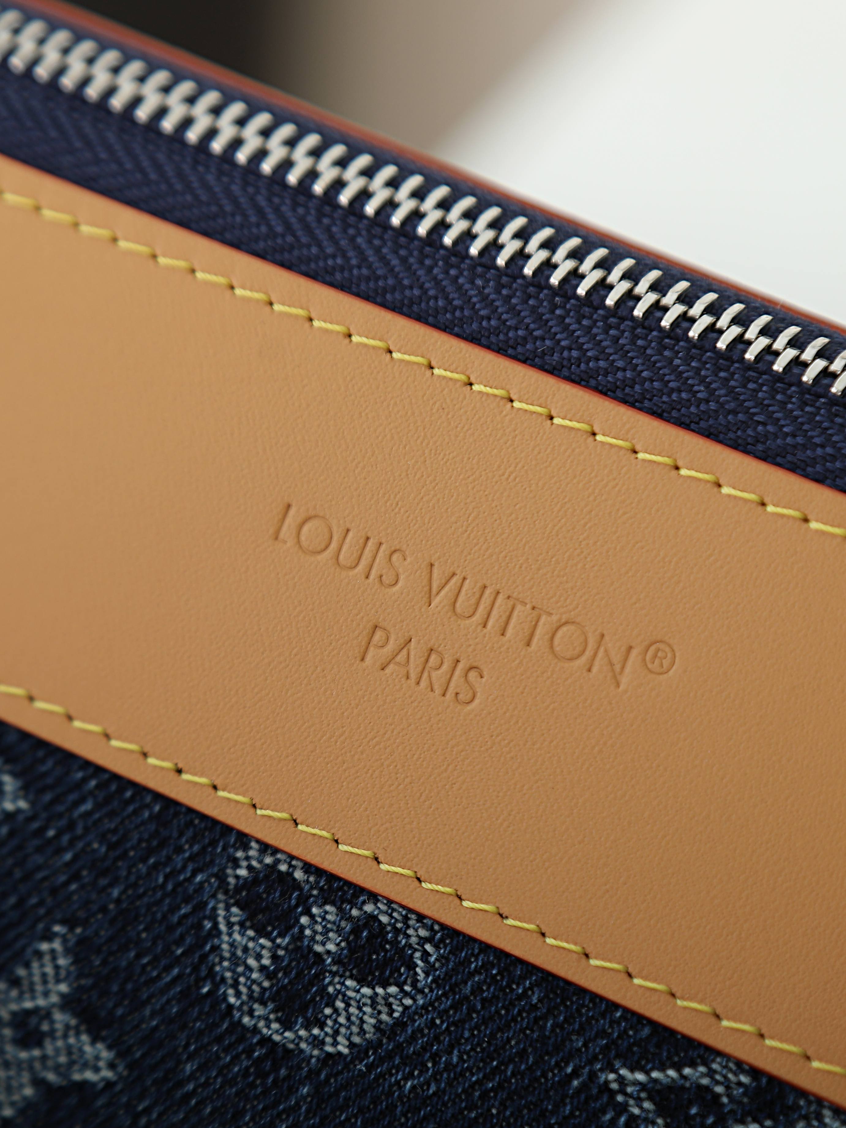 【顶级品质】M27559 牛仔本款 Pochette Voyage Souple 手拿包结合 Monog