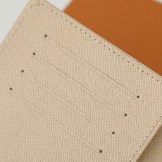 【顶级品质】M29034本款护照套取材明丽帆布,以 LV StamP标识致意品牌旅行传承,与传统硬箱和手 【顶级品质】M29034本款护照套取材明丽帆布,以 LV StamP标识致意品牌旅行传承,与传统硬箱和手