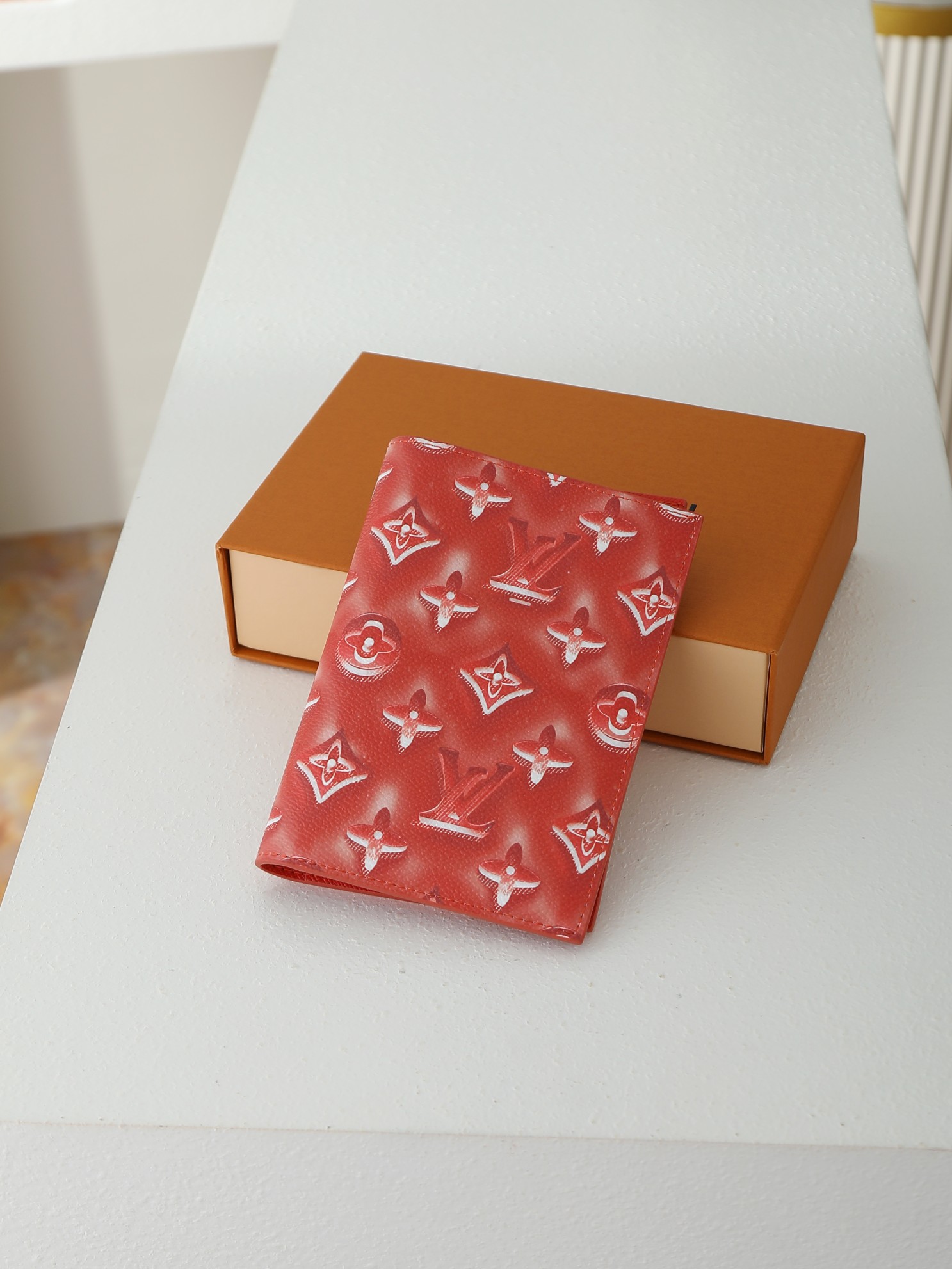 【顶级品质】M28620 橙色Monogram Ice Cube画布上添加了色彩缤纷的图案，标志性的护照
