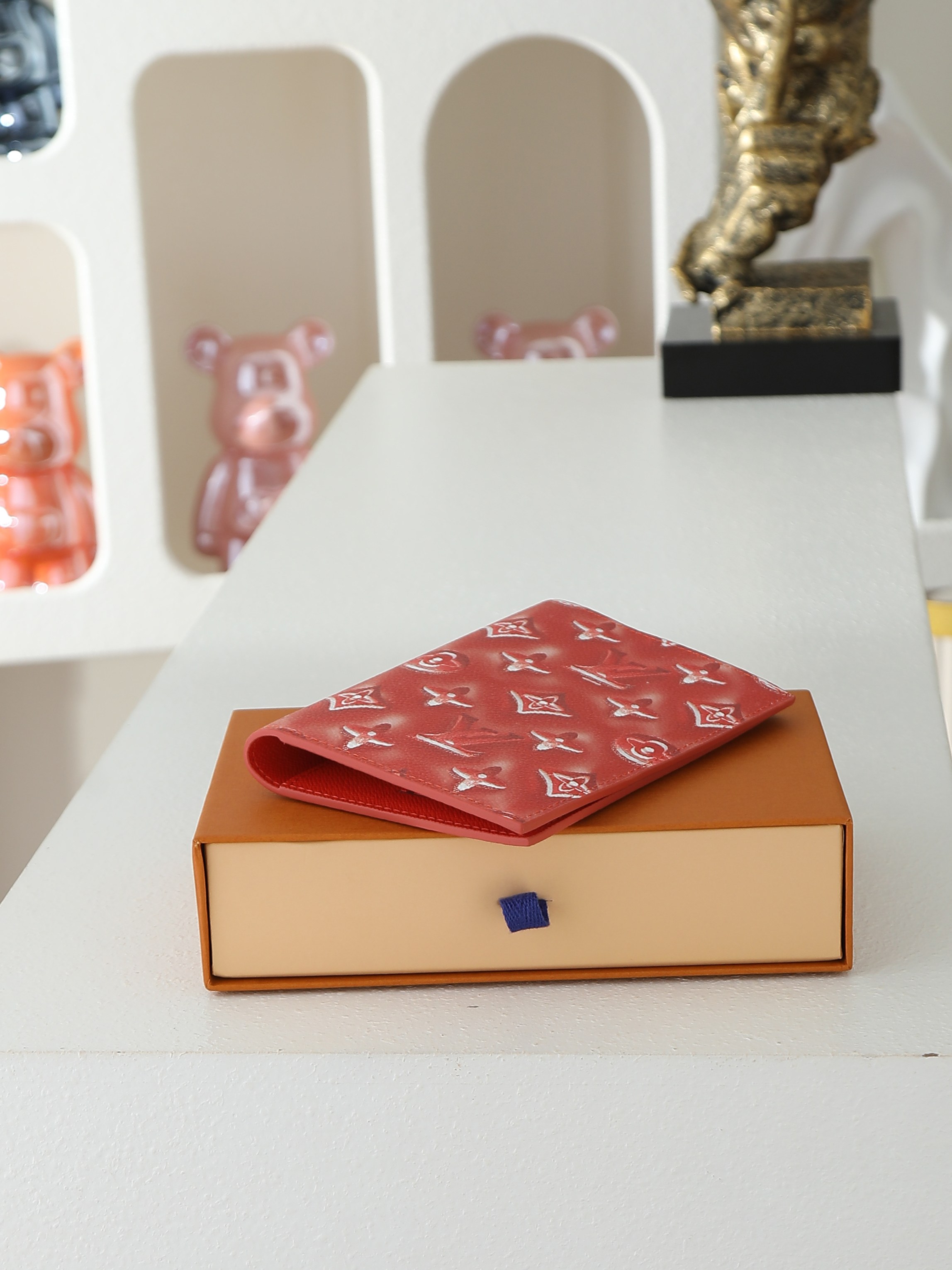 【顶级品质】M28620 橙色Monogram Ice Cube画布上添加了色彩缤纷的图案，标志性的护照