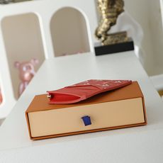 【顶级品质】M28626 橙色色彩斑斓的Monogram冰立方图案,采用帆布材质制作的“硬币卡套”。在单 【顶级品质】M28626 橙色色彩斑斓的Monogram冰立方图案,采用帆布材质制作的“硬币卡套”。在单