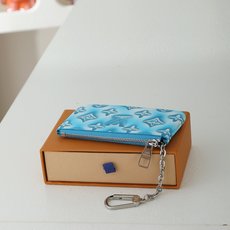 【顶级品质】M28665 蓝色单体冰块画布为功能性的卡片和钥匙盒增添了乐趣的“Pochettino Cl 【顶级品质】M28665 蓝色单体冰块画布为功能性的卡片和钥匙盒增添了乐趣的“Pochettino Cl