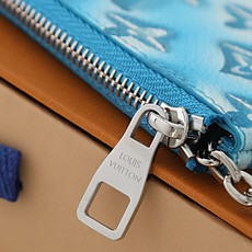 【顶级品质】M28665 蓝色单体冰块画布为功能性的卡片和钥匙盒增添了乐趣的“Pochettino Cl 【顶级品质】M28665 蓝色单体冰块画布为功能性的卡片和钥匙盒增添了乐趣的“Pochettino Cl