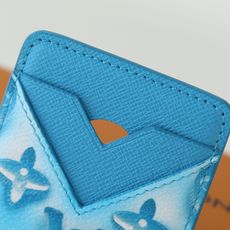 【顶级品质】M28786 蓝色- 采用品牌标志性Monogram老花,以渐变/喷雾晕染工艺呈现出“褪色/ 【顶级品质】M28786 蓝色- 采用品牌标志性Monogram老花,以渐变/喷雾晕染工艺呈现出“褪色/