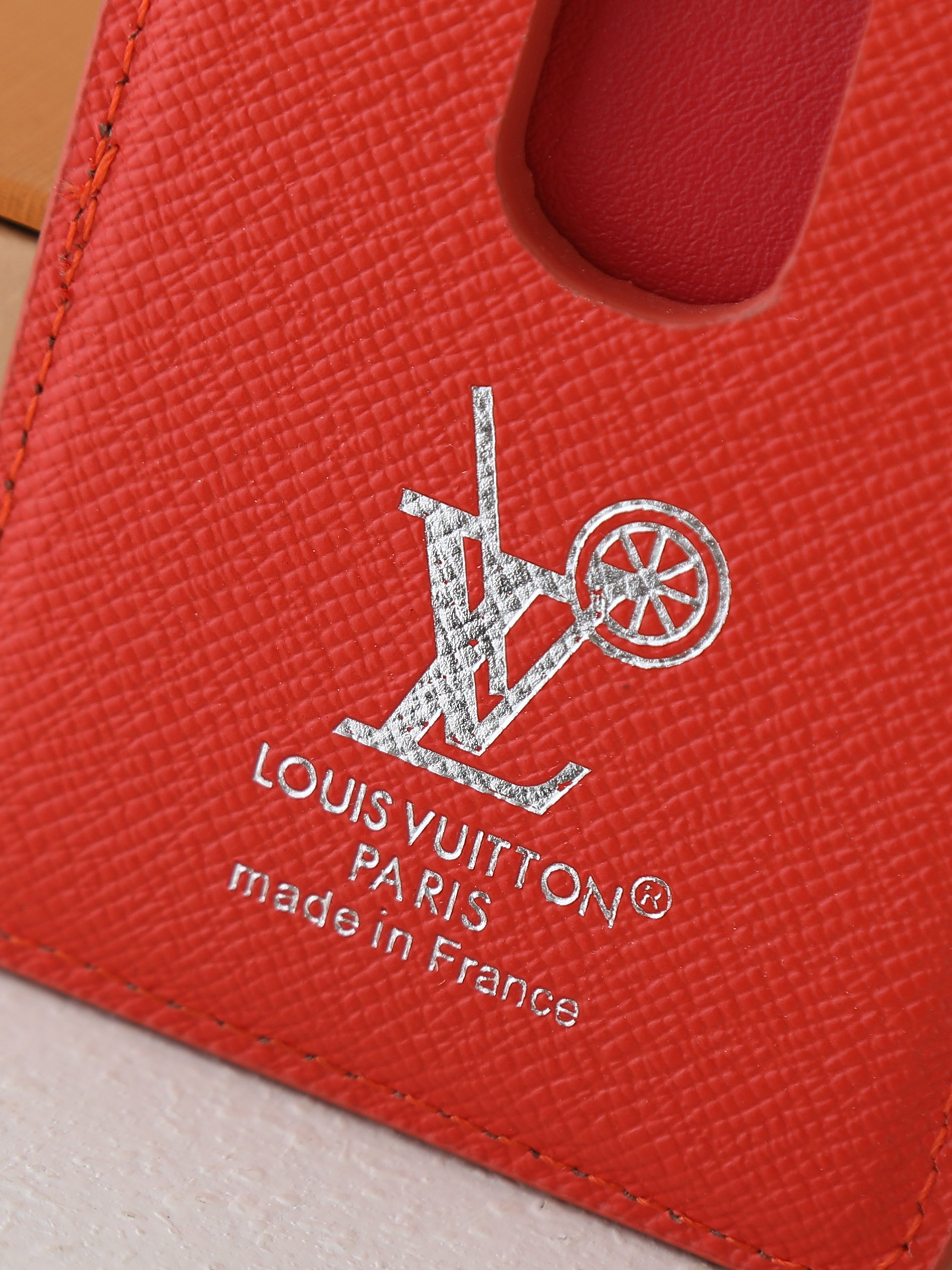 【顶级品质】M28786 橙色- 采用品牌标志性Monogram老花,以渐变/喷雾晕染工艺呈现出“褪色/ 【顶级品质】M28786 橙色- 采用品牌标志性Monogram老花,以渐变/喷雾晕染工艺呈现出“褪色/