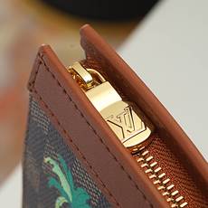 【顶级品质】M40897 啡格 内置芯片以品牌标志性的Damier Ebene 咖色棋盘格为基底,搭配 【顶级品质】M40897 啡格 内置芯片以品牌标志性的Damier Ebene 咖色棋盘格为基底,搭配