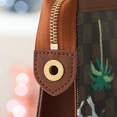 【顶级品质】M40897 啡格 内置芯片以品牌标志性的Damier Ebene 咖色棋盘格为基底,搭配 【顶级品质】M40897 啡格 内置芯片以品牌标志性的Damier Ebene 咖色棋盘格为基底,搭配