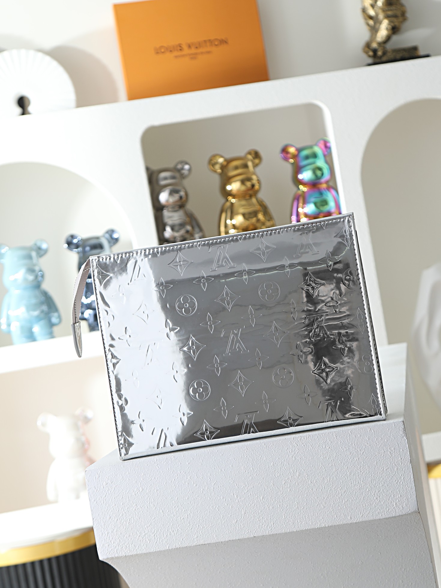 【顶级品质】M15358 压花银 内置芯片- 采用Monogram Miroir镜面涂层帆布打造银色金属 【顶级品质】M15358 压花银 内置芯片- 采用Monogram Miroir镜面涂层帆布打造银色金属