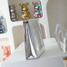 【顶级品质】M15358 压花银 内置芯片- 采用Monogram Miroir镜面涂层帆布打造银色金属 【顶级品质】M15358 压花银 内置芯片- 采用Monogram Miroir镜面涂层帆布打造银色金属
