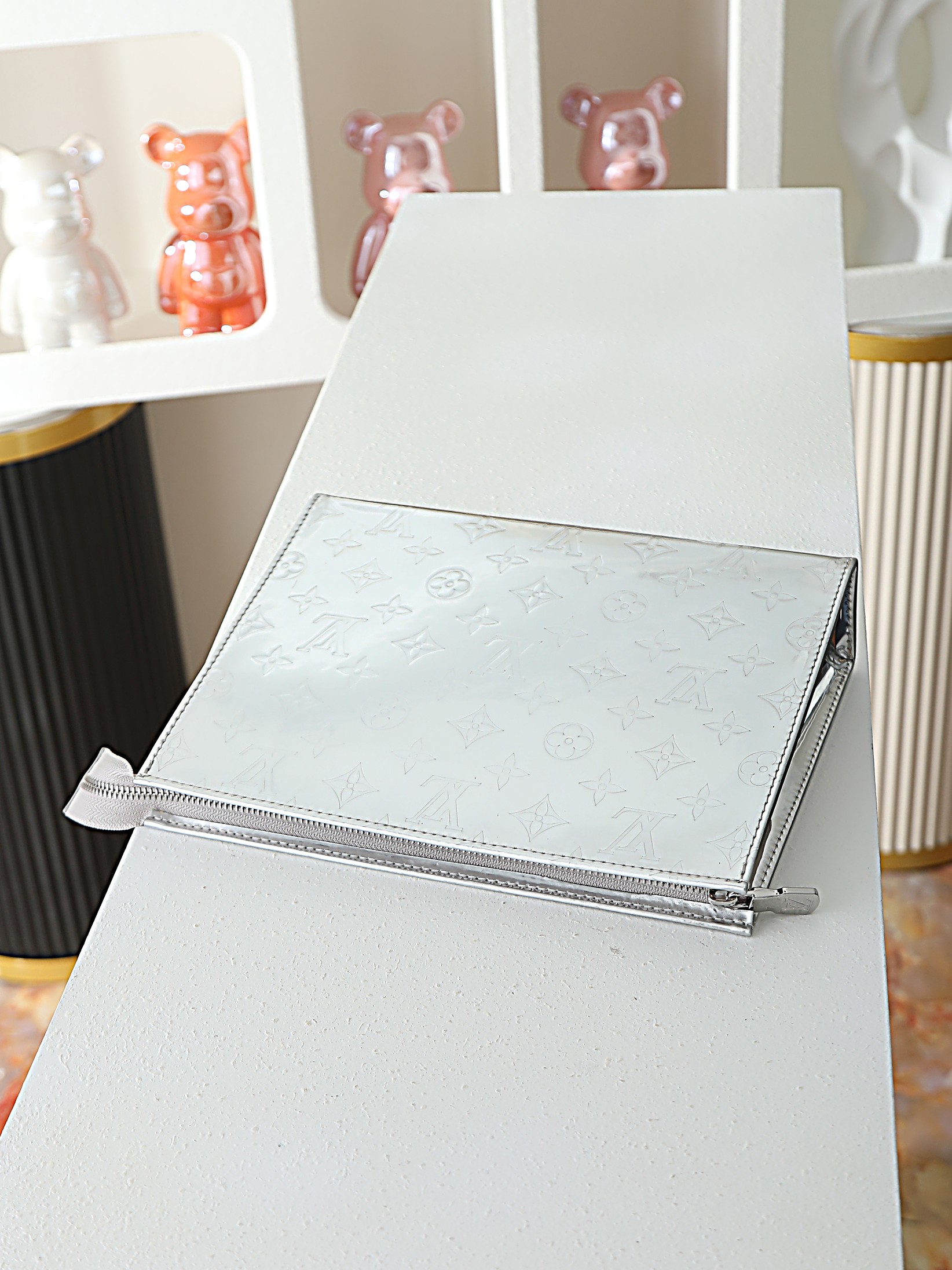【顶级品质】M15358 压花银 内置芯片- 采用Monogram Miroir镜面涂层帆布打造银色金属 【顶级品质】M15358 压花银 内置芯片- 采用Monogram Miroir镜面涂层帆布打造银色金属