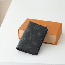 【顶级品质】 M61696 黑花 HEIGE帆布袋装钱包,可收纳卡片,收入手袋或衣服口袋轻而易举,这是男性的终极阳刚宣言 【顶级品质】 M61696 黑花 HEIGE帆布袋装钱包,可收纳卡片,收入手袋或衣服口袋轻而易举,这是男性的终极阳刚宣言