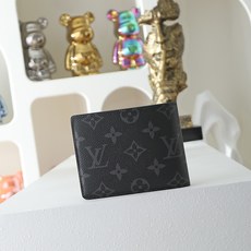 【顶级品质】 M61695 黑花 此款钱夹属于 Damier Graphite 帆布系列,设计时尚低调,便于收纳纸币、信 【顶级品质】 M61695 黑花 此款钱夹属于 Damier Graphite 帆布系列,设计时尚低调,便于收纳纸币、信
