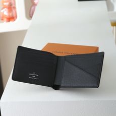 【顶级品质】 M61695 黑花 此款钱夹属于 Damier Graphite 帆布系列,设计时尚低调,便于收纳纸币、信 【顶级品质】 M61695 黑花 此款钱夹属于 Damier Graphite 帆布系列,设计时尚低调,便于收纳纸币、信