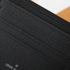 【顶级品质】 M61695 黑花 此款钱夹属于 Damier Graphite 帆布系列,设计时尚低调,便于收纳纸币、信 【顶级品质】 M61695 黑花 此款钱夹属于 Damier Graphite 帆布系列,设计时尚低调,便于收纳纸币、信