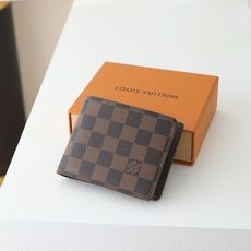 【顶级品质】 M60895 啡格 此款钱夹属于 Damier Graphite 帆布系列,设计时尚低调,便于收纳纸币、信 【顶级品质】 M60895 啡格 此款钱夹属于 Damier Graphite 帆布系列,设计时尚低调,便于收纳纸币、信