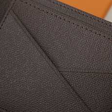 【顶级品质】 M60895 啡格 此款钱夹属于 Damier Graphite 帆布系列,设计时尚低调,便于收纳纸币、信 【顶级品质】 M60895 啡格 此款钱夹属于 Damier Graphite 帆布系列,设计时尚低调,便于收纳纸币、信