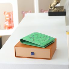 【顶级品质】 M28809 绿短夹 MULTIPLE 钱夹、本款 Multiple 钱夹描绘 Monogram 印花和袖 【顶级品质】 M28809 绿短夹 MULTIPLE 钱夹、本款 Multiple 钱夹描绘 Monogram 印花和袖