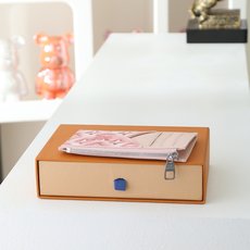 【顶级品质】 M28626 粉色 色彩斑斓的Monogram冰立方图案,采用帆布材质制作的“硬币卡套”。在单体图上添加了 【顶级品质】 M28626 粉色 色彩斑斓的Monogram冰立方图案,采用帆布材质制作的“硬币卡套”。在单体图上添加了