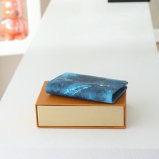 【顶级品质】 M26799 蓝口袋钱夹 口袋钱夹、本款口袋钱夹取材涂层帆布,以 Monogram 印花和绿茵场上的袖珍足 【顶级品质】 M26799 蓝口袋钱夹 口袋钱夹、本款口袋钱夹取材涂层帆布,以 Monogram 印花和绿茵场上的袖珍足