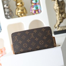 【顶级品质】 M41895 紫红 这款设计实用的Monogram帆布皮夹以拉链开合,可装纸币,零钱和证件等19 x 10 【顶级品质】 M41895 紫红 这款设计实用的Monogram帆布皮夹以拉链开合,可装纸币,零钱和证件等19 x 10