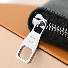 【顶级品质】 M61694 黑花 这款设计实用的Monogram帆布皮夹以拉链开合,可装纸币,零钱和证件等19 x 10 【顶级品质】 M61694 黑花 这款设计实用的Monogram帆布皮夹以拉链开合,可装纸币,零钱和证件等19 x 10