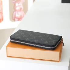 【顶级品质】 M61694 黑花 这款设计实用的Monogram帆布皮夹以拉链开合,可装纸币,零钱和证件等19 x 10 【顶级品质】 M61694 黑花 这款设计实用的Monogram帆布皮夹以拉链开合,可装纸币,零钱和证件等19 x 10