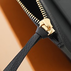 【顶级品质】 M64060 黑压 此款由Monogram Empreinte皮革制成、柔软而小巧的Victorine钱夹 【顶级品质】 M64060 黑压 此款由Monogram Empreinte皮革制成、柔软而小巧的Victorine钱夹