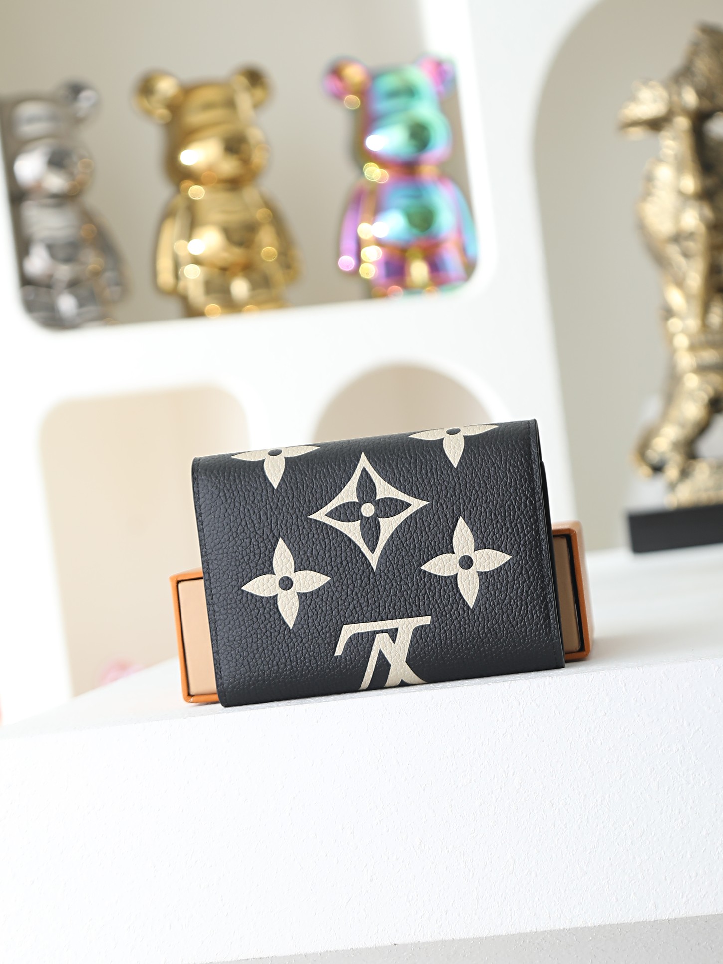 【顶级品质】 M80968 黑色 新款女士三折钱包 本款 Victorine 钱夹以 Monogram Emprein 【顶级品质】 M80968 黑色 新款女士三折钱包 本款 Victorine 钱夹以 Monogram Emprein