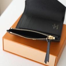 【顶级品质】 M80968 黑色 新款女士三折钱包 本款 Victorine 钱夹以 Monogram Emprein 【顶级品质】 M80968 黑色 新款女士三折钱包 本款 Victorine 钱夹以 Monogram Emprein
