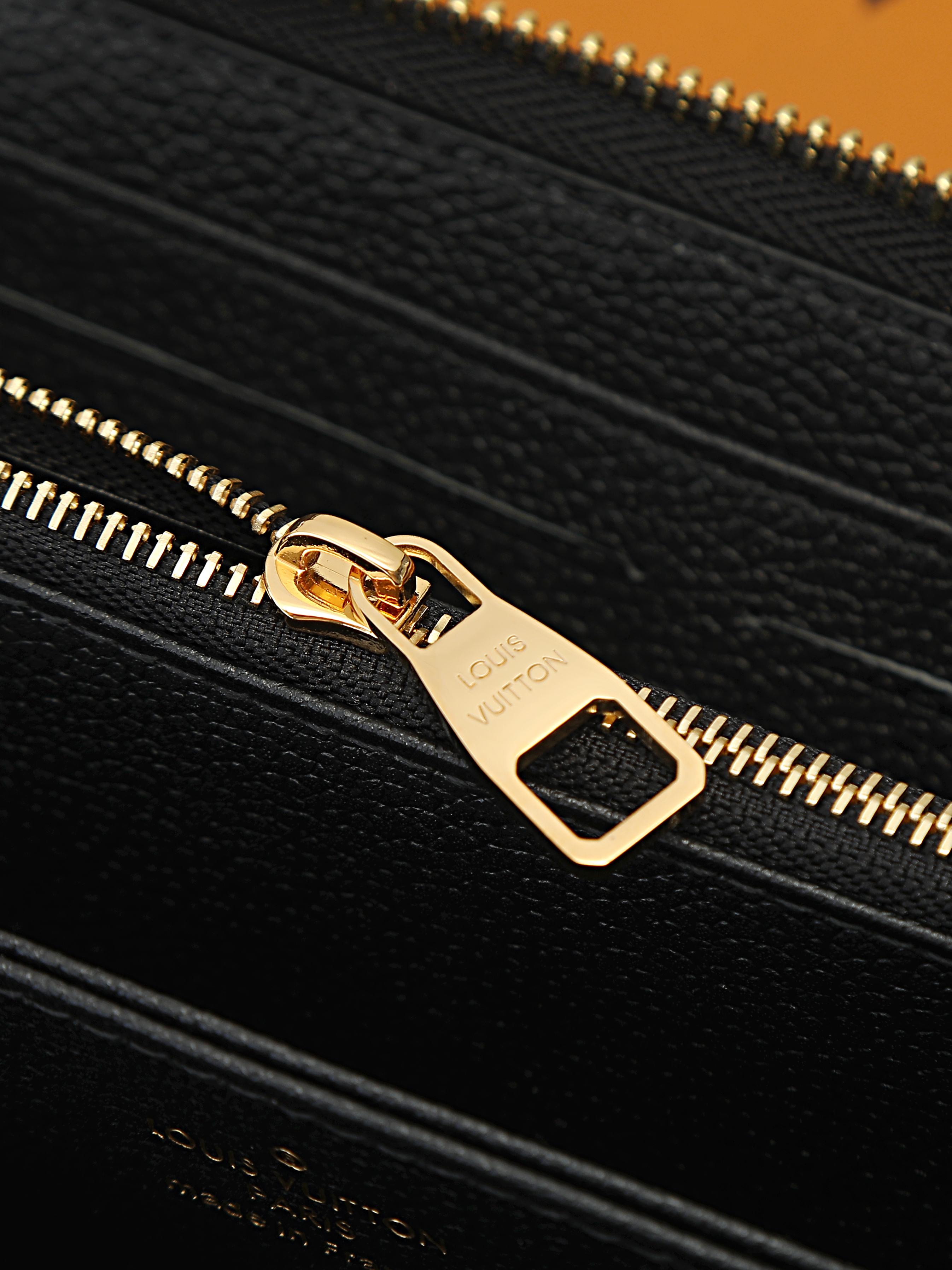 【顶级品质】 M80481 黑色 Zippy 拉链钱夹取材 Monogram Vernis 漆光小牛皮,以银色调的变幻令 【顶级品质】 M80481 黑色 Zippy 拉链钱夹取材 Monogram Vernis 漆光小牛皮,以银色调的变幻令