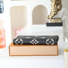 【顶级品质】 M80481 黑色 Zippy 拉链钱夹取材 Monogram Vernis 漆光小牛皮,以银色调的变幻令 【顶级品质】 M80481 黑色 Zippy 拉链钱夹取材 Monogram Vernis 漆光小牛皮,以银色调的变幻令