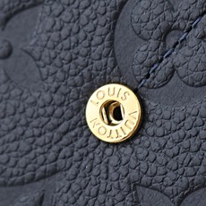 【顶级品质】 M82258 宝蓝 长款 沙拉钱包 标志性的Monogram图案的压花加工非常漂亮,使用了Monogra 【顶级品质】 M82258 宝蓝 长款 沙拉钱包 标志性的Monogram图案的压花加工非常漂亮,使用了Monogra
