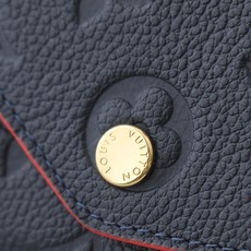 【顶级品质】 M82258 宝蓝 长款 沙拉钱包 标志性的Monogram图案的压花加工非常漂亮,使用了Monogra 【顶级品质】 M82258 宝蓝 长款 沙拉钱包 标志性的Monogram图案的压花加工非常漂亮,使用了Monogra
