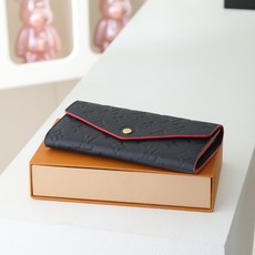 【顶级品质】 M82258 宝蓝 长款 沙拉钱包 标志性的Monogram图案的压花加工非常漂亮,使用了Monogra 【顶级品质】 M82258 宝蓝 长款 沙拉钱包 标志性的Monogram图案的压花加工非常漂亮,使用了Monogra