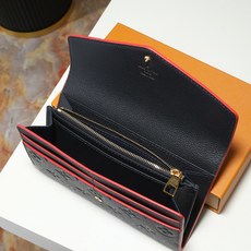 【顶级品质】 M82258 宝蓝 长款 沙拉钱包 标志性的Monogram图案的压花加工非常漂亮,使用了Monogra 【顶级品质】 M82258 宝蓝 长款 沙拉钱包 标志性的Monogram图案的压花加工非常漂亮,使用了Monogra